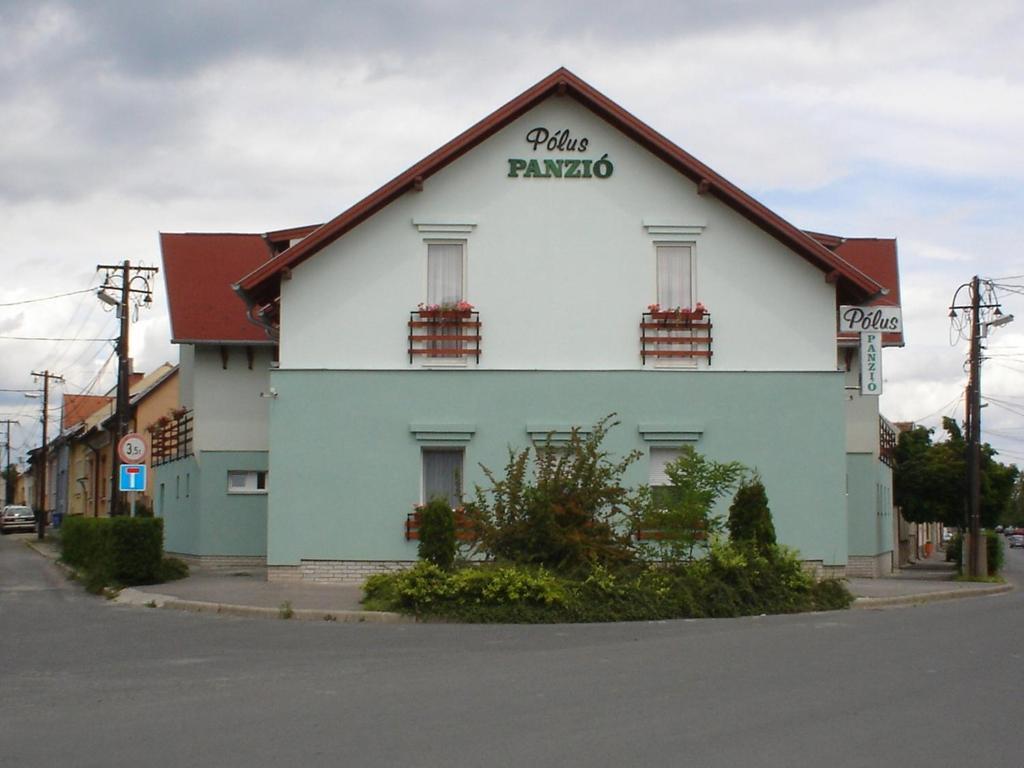 Polus Pension Sopron Exteriör bild